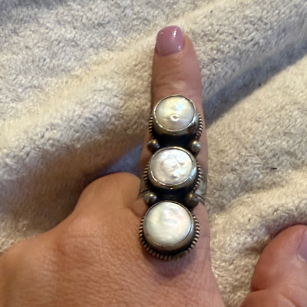 Elegant Silver and Pearl Women's Ring